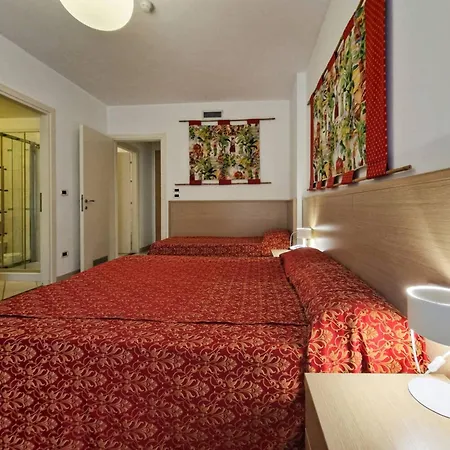 Coastal Getaway With Pool Daire