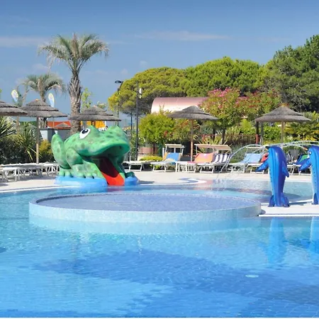 شقة Coastal Getaway With Pool *
