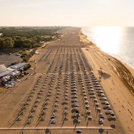 Daire Coastal Getaway With Pool Bibione