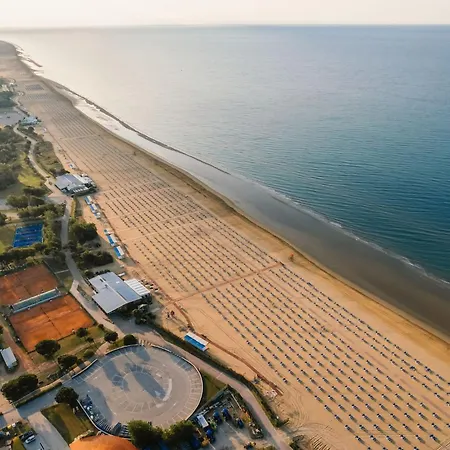 شقة Coastal Getaway With Pool *